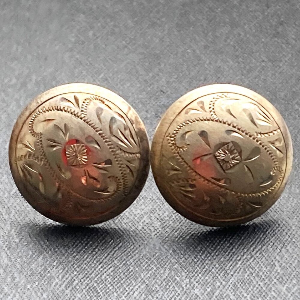 Beautifully etched vintage earrings in sterling silver